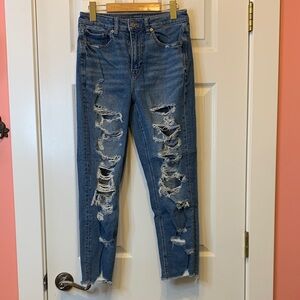 American Eagle Outfitters Distressed Blue Ankle Mom Jeans Stretch Size 6 Women’s